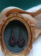 Boucles d’oreilles florales en fil brun – perles en laiton inoxydable | Bijou artisanal bohème chic fait main